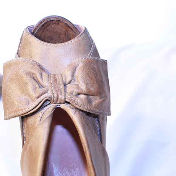 Miss Albright Anthropologie Size 8B Distressed Tan Leather Peep Toe Big Bow Heel - Picture 14 of 15